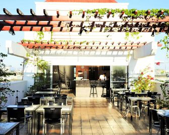 ZEN Rooms Ninoy Aquino Airport - מנילה - מסעדה