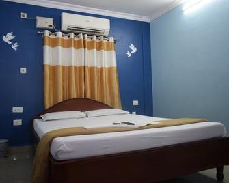 Hotel Golden Sun Inn - Pondicherry - Bedroom
