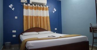 Golden Sun Inn Hotel - Pondicherry - Bedroom