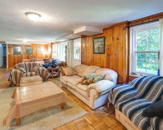 Bethesda Apartment and Yard about 9 Mi to D C - Bethesda - Salon