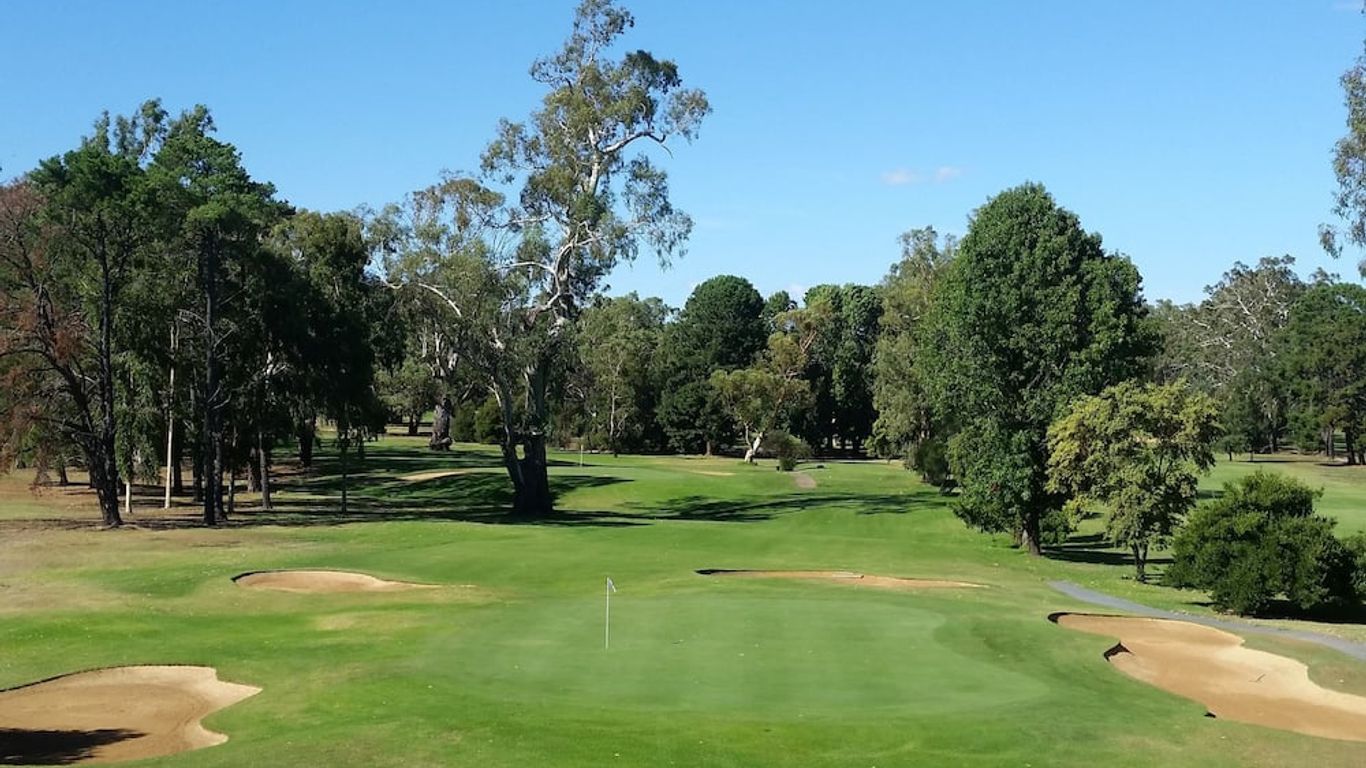 โคโรวา กอล์ฟ คลับ โมเทล