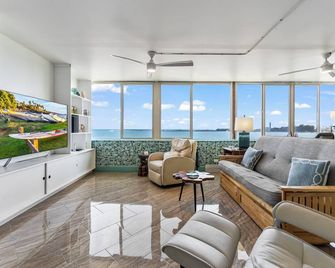 25 Feet Unobstructed Harbor View! - Kahului - Sala de estar