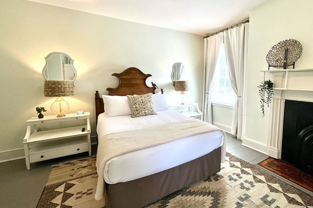 Honey Creek Room at The Willis-James - Chillicothe - Schlafzimmer