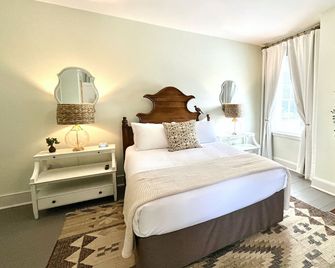 Honey Creek Room at The Willis-James - Chillicothe - Schlafzimmer