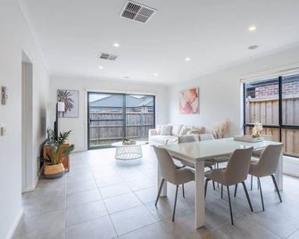 Cranbourne Entire house 4bedroom - Cranbourne - Comedor