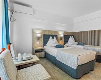 Hotel Condor - מאמאיה - חדר שינה