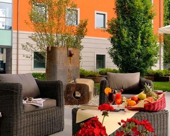 Best Western Falck Village Hotel - Sesto San Giovanni - Patio