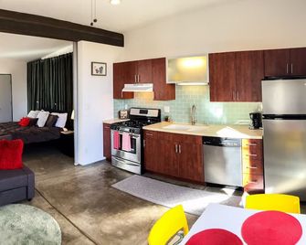 Arbolitas New contemporary guest house.Beautiful, bright, private garden setting - Santa Fe - Küche