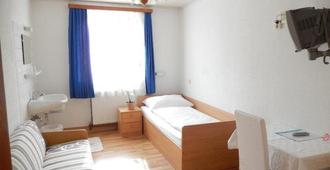 Hotel Garni Wilder Mann - Linz - Yatak Odası