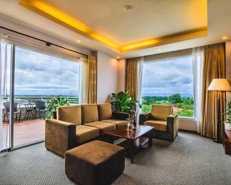 Mondial Hotel - Hue - Living room