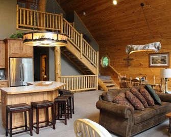 Water Front Log Home - Old Forge - Huiskamer
