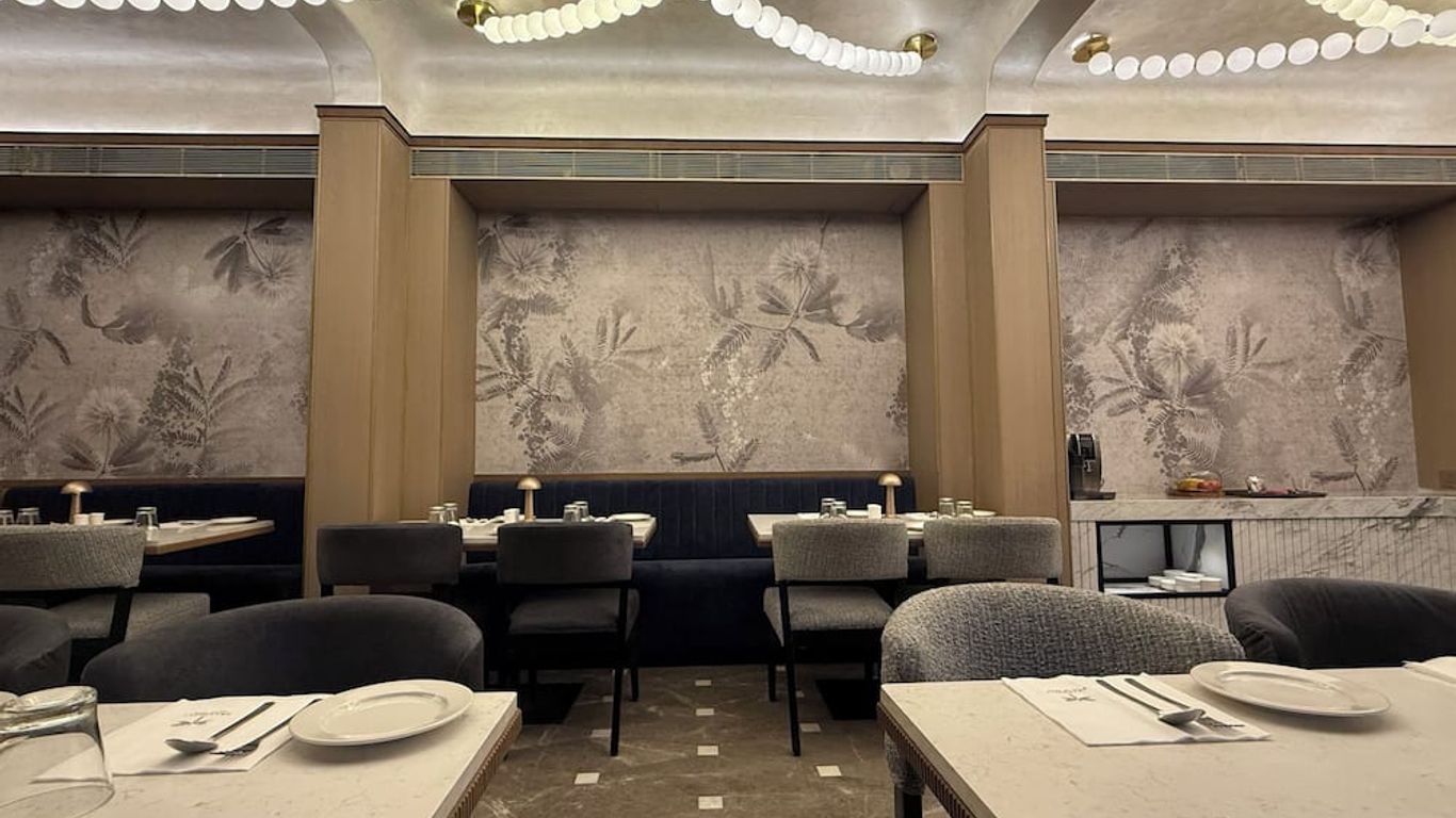 Dragonfly Hotel - The Art Hotel