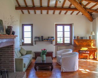 Holidays on an ecological farm, in the apartment Quercia - Urbino - Living room
