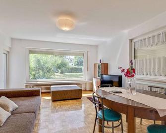 Charming Apartment in Fuldabrück with Garden - Kassel - Dining room