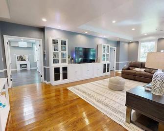 Executive 5 Bedroom Pool Home, Dade City! - Dade City - Sala de estar