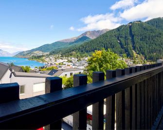 هارتلاند هوتل كوينزتاون - كوينستون - شرفة