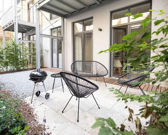 Ko-Living - Beatles und Banksy Suites & Studios am Eselsbrunnen - Altstadt - Küche - Halle - Patio