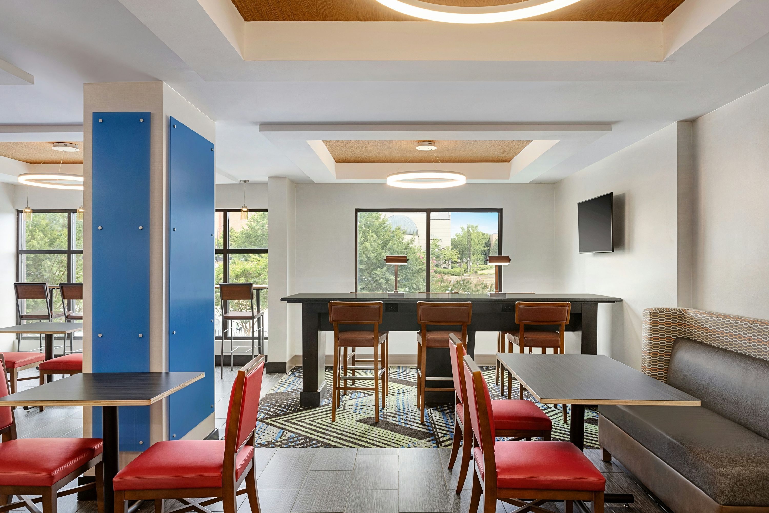 Holiday Inn Express & Suites Greenville-Downtown By IHG - גרינוויל - מסעדה