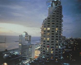 Isrotel Tower Hotel - Tel Aviv - Building