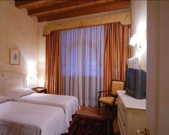 Villa Marcello Marinelli - Cison di Valmarino - Habitación