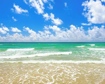 Enchanted Isle Hollywood Beach Resort - Hollywood