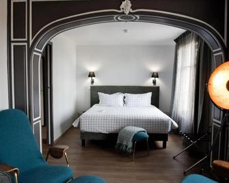 Armes De Champagne - L'Épine - Bedroom