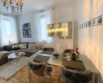 Klassik Design-Luxus-Apartment, Nahe Marktplatz - Gera - Jídelna
