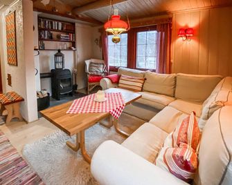 Stunning Home In Tyinkrysset - Tyinkrysset - Living room