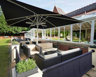 DoubleTree by Hilton St. Anne's Manor - Wokingham - Binnenhof