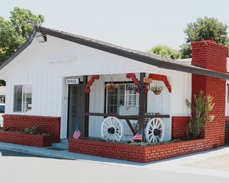 Paso Robles Wine Country Inn - פאסו רובלס - בניין