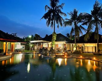 Dewi Sinta Hotel and Restaurant - Табанан