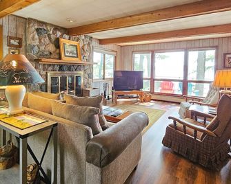 Waterfront home between 2 lakes w/ heated porch, dock & kayaks - Manitowish Waters - Living room