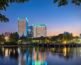 Holiday Inn Jiaxing Nanhu by IHG - Jiaxing - Edificio