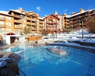 Fabulous Ski-in/out Renovated 3 Bdrm Upper Village Townhome with bdrm AC & den - Panorama - Pool
