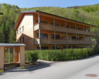 Family-friendly accommodation, just a few minutes from the ski areas - 슈네파우 - 건물