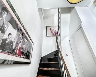 Sweet Home Marceau 6 studios hyper centre proche de la mer et du palais - Cannes - Stairs