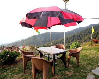 Mystery Hills Resort - Chail - Patio