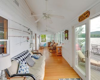 Massachusetts Lake House with Dock - Pets Welcome! - New Marlborough - Balcón