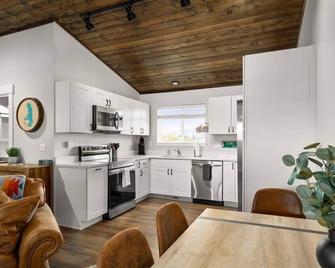 The Kabins - Columbia Falls - Dapur