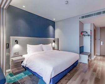Holiday Inn Express Nanjing Jiangbei Yushan By IHG - Nanjing - Bedroom