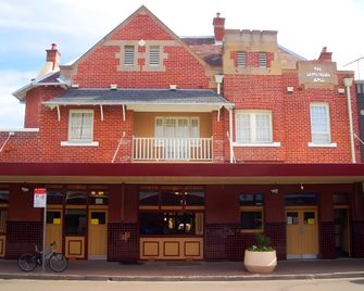 Captain Cook Hotel - Sydney - Building