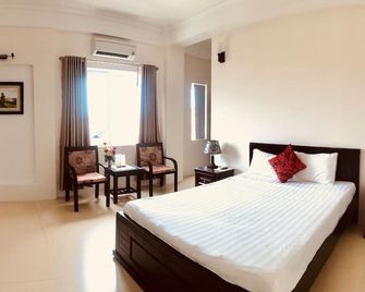 Nam Long Plus Hotel - Dong Hoi - Bedroom
