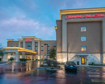 Hampton Inn and Suites Selma-San Antonio-Randolph AFB Texas - Selma - Gebäude