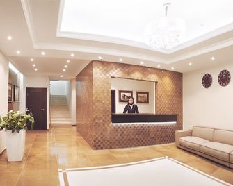 فاميليون أبارت هوتل - تشيسيناو - أفضل طعام