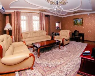 Khujand Deluxe Hotel - Khujand - Lounge