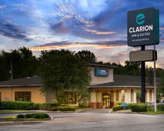 Clarion Inn & Suites Indianapolis Northwest - Indianapolis - Bâtiment
