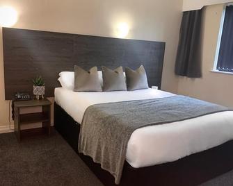 Fairways Lodge & Leisure Club - Manchester - Bedroom