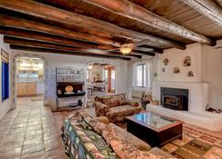 Retreat in Taos Foothills - Taos - Living room