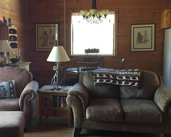 Mountain Cabin Located in Creede CO Area. Walking Distance From Rio Grand, - Creede - Sala de estar