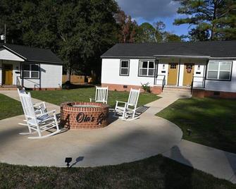 Luxurious 1-Bedroom Apartment - Monroeville - Innenhof